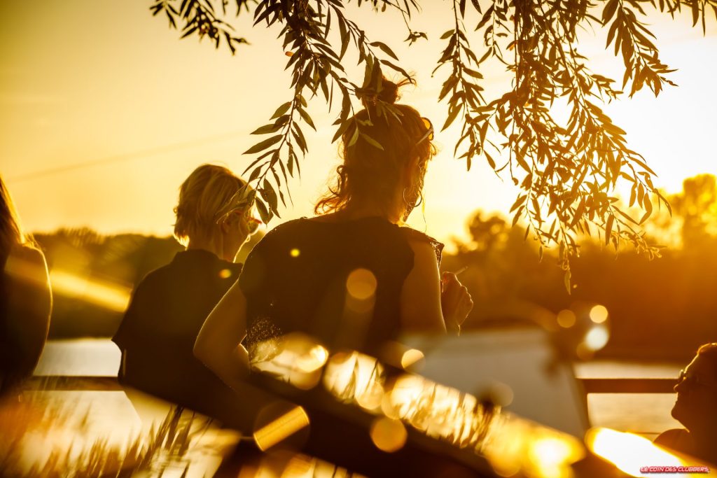 Soirée d'été au Wakekiki Bar Brumath, avec couché de soleil.
